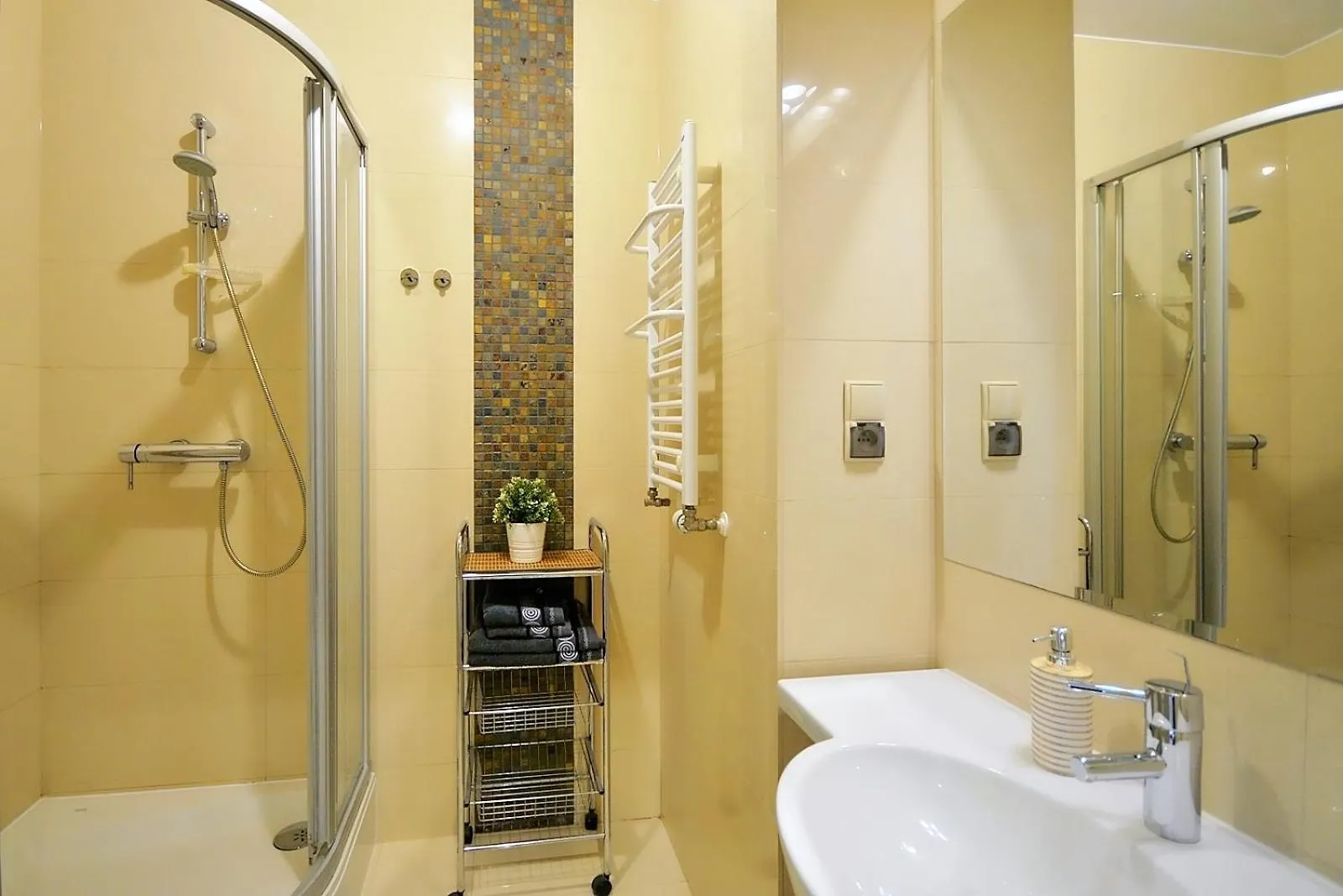 DOBRUK APARTAMENTY DIWA w CZTEROGWIAZDKOWYM HOTELU Kołobrzeg